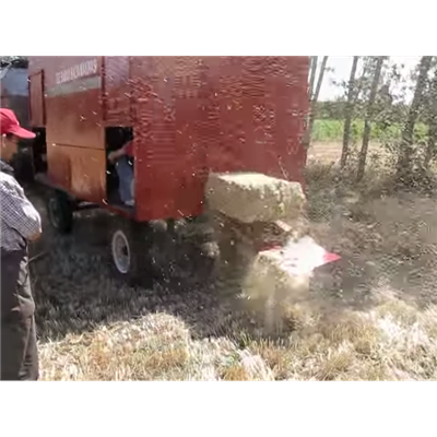 Toz Samanı Balya Yapan Makinanın Çalışması